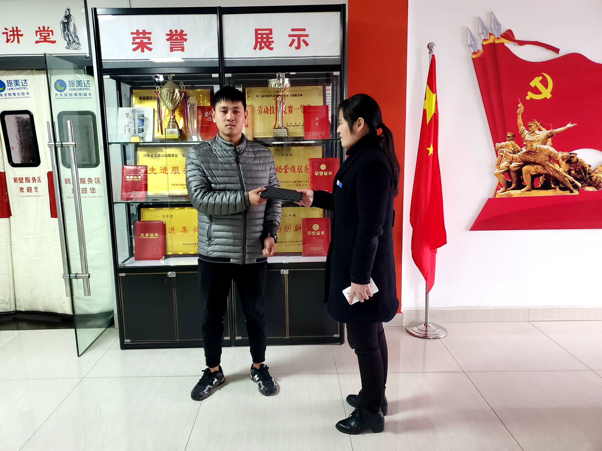 BF123C8DFE7546A85F8F09037E6E5F.jpg BF123C8DFE7546A85F8F09037E6E5F.jpg