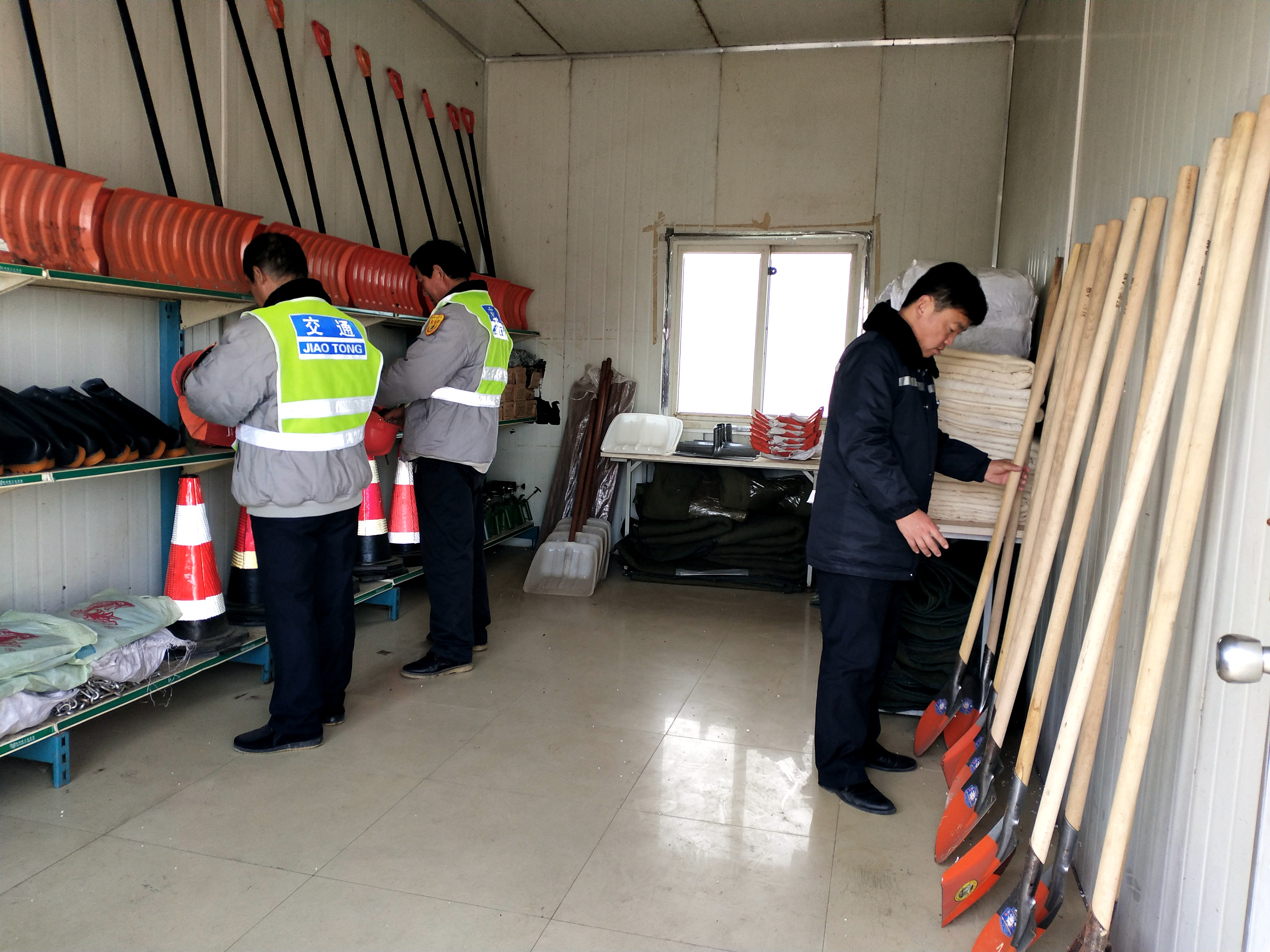 應急物資儲備檢查照.jpg 應急物資儲備檢查照.jpg