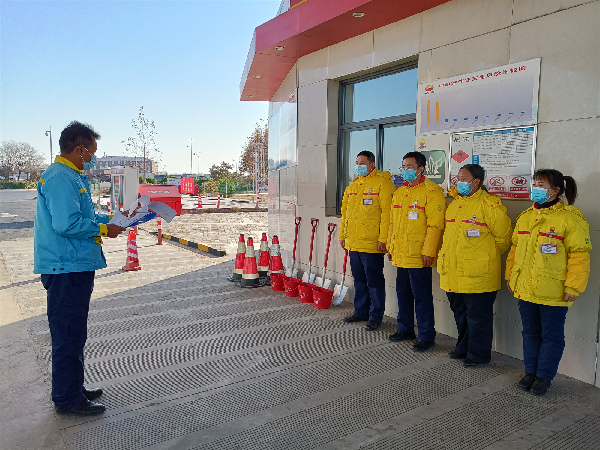 對員工進行冬季安全生產知識培訓+鶴壁站+楊志.jpg 對員工進行冬季安全生產知識培訓+鶴壁站+楊志.jpg