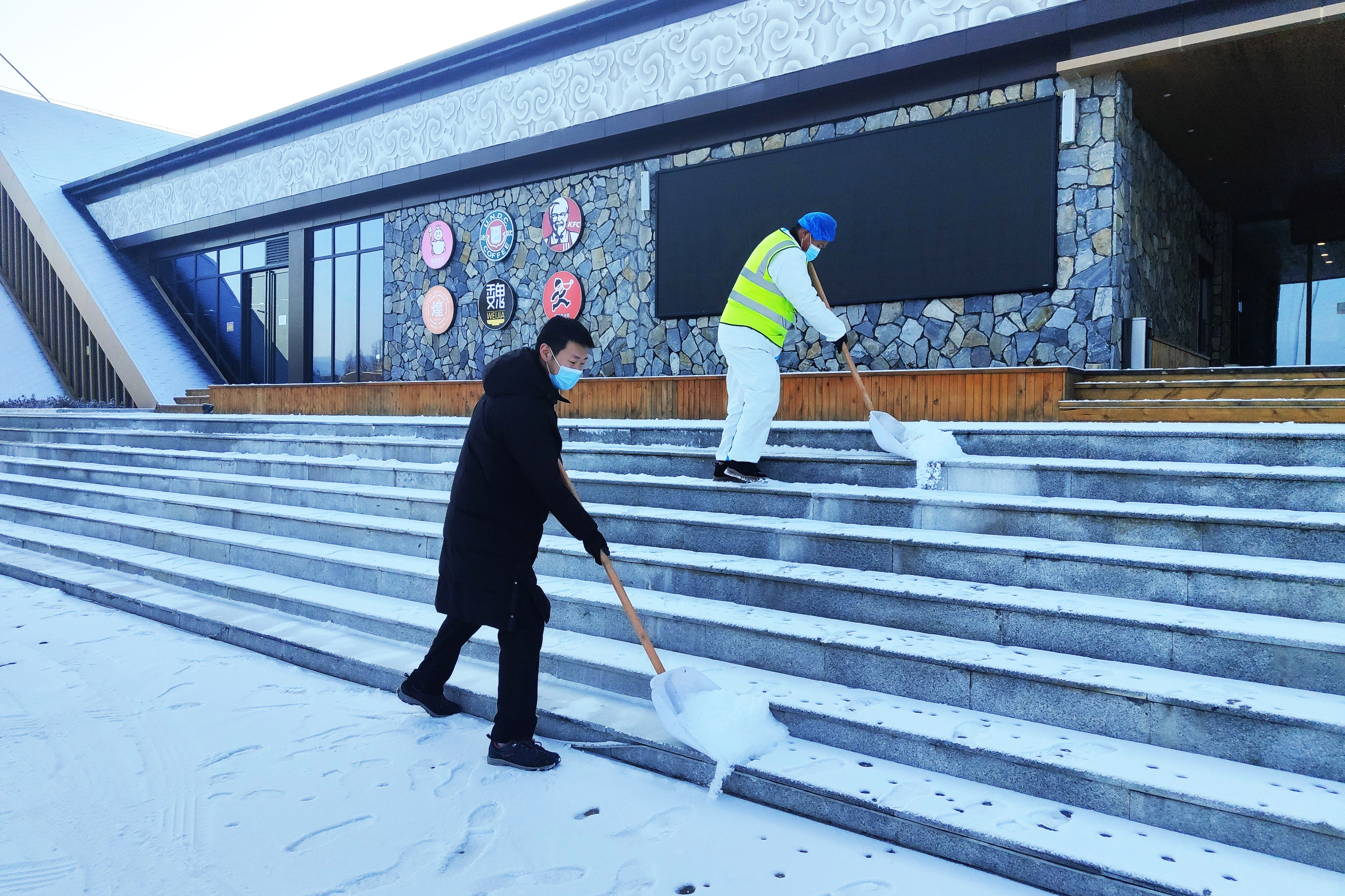 白云山服務(wù)區(qū).jpg 白云山服務(wù)區(qū).jpg