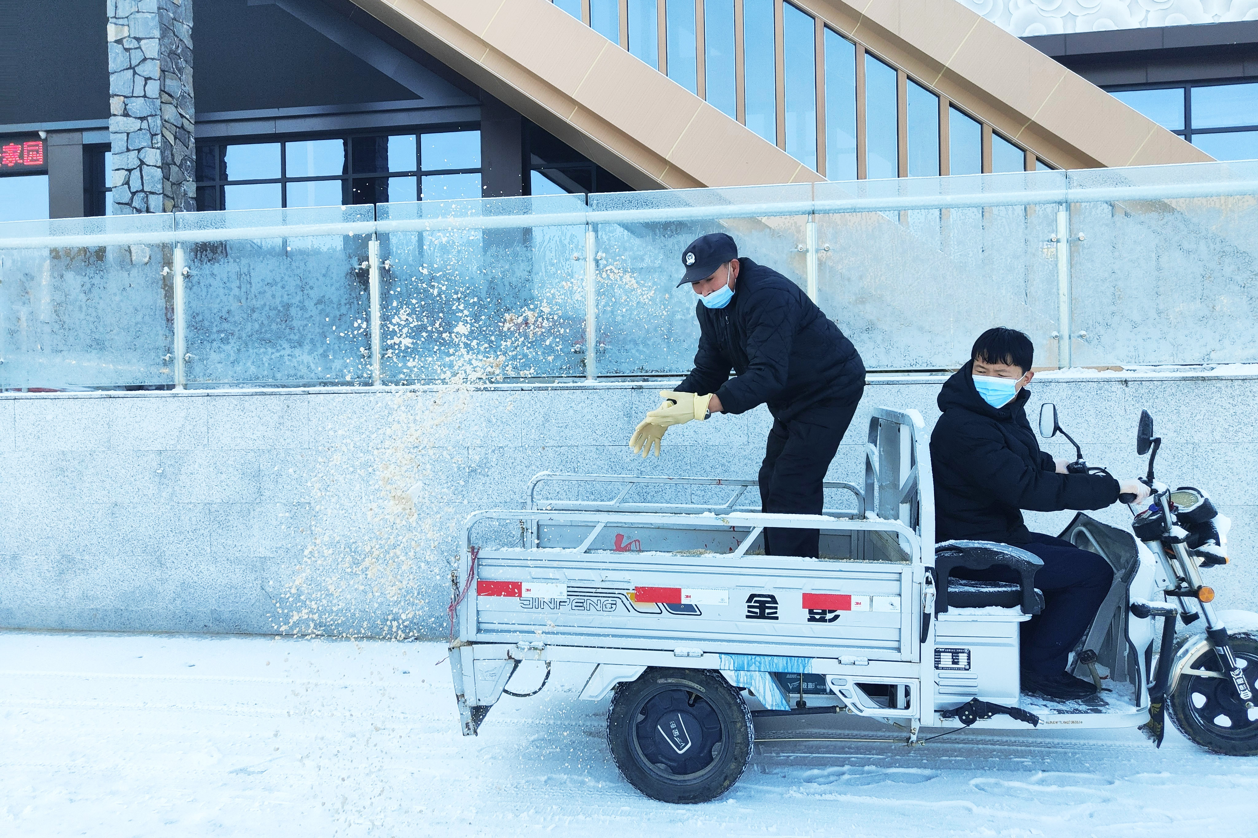 白云山服務(wù)區(qū)2.jpg 白云山服務(wù)區(qū)2.jpg