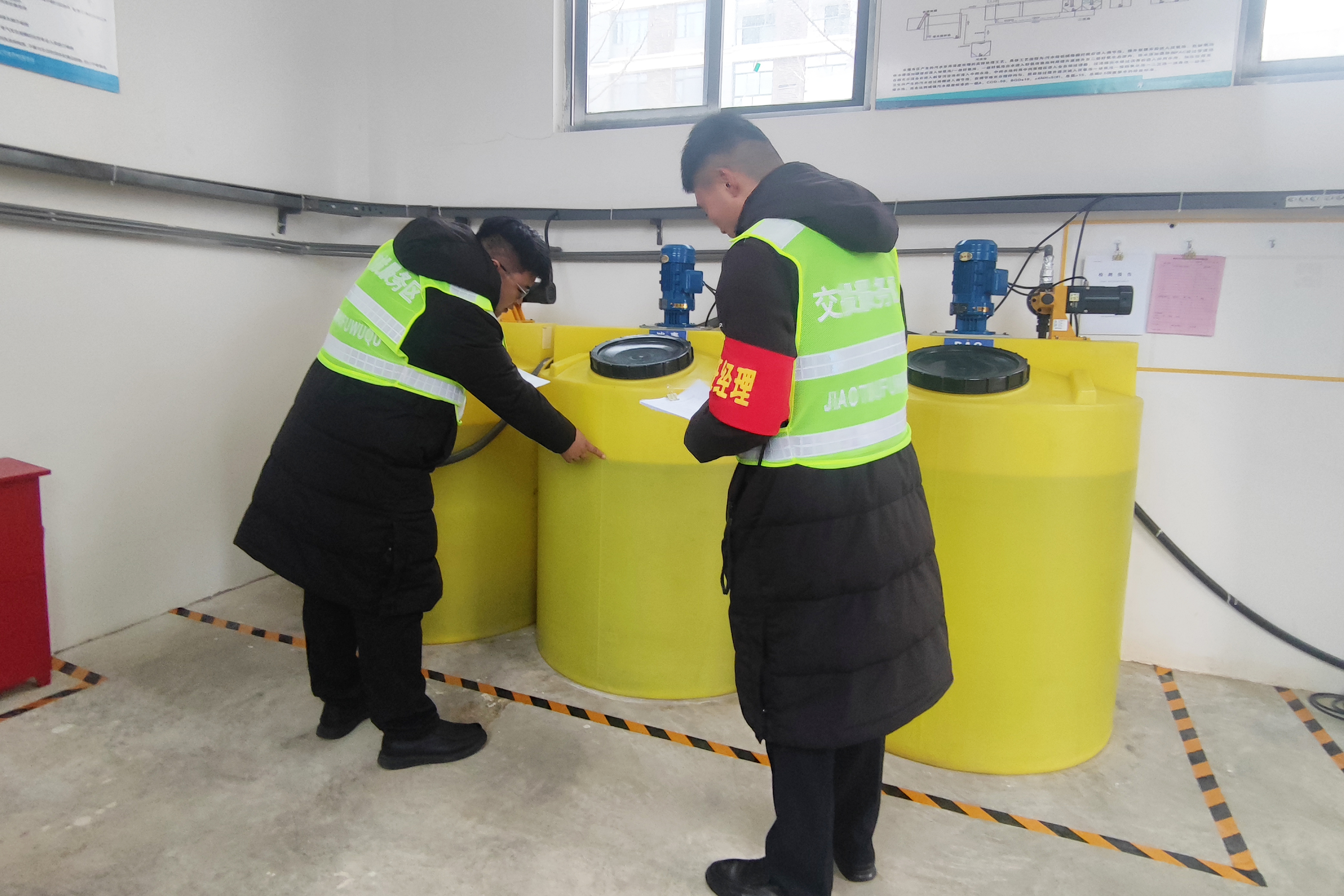 2023年12月29日老界嶺服務區元旦節前安全檢查工作5(拍攝者及聯系方式:劉夢琦17803867474).jpg 2023年12月29日老界嶺服務區元旦節前安全檢查工作5(拍攝者及聯系方式:劉夢琦17803867474).jpg