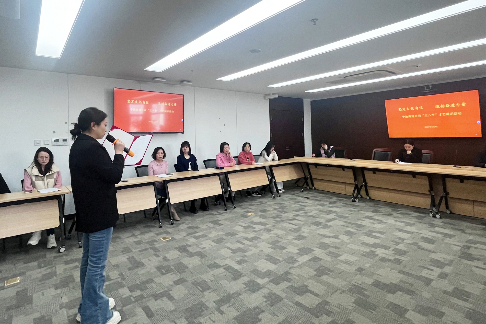 黨群2_副.jpg 黨群2_副.jpg