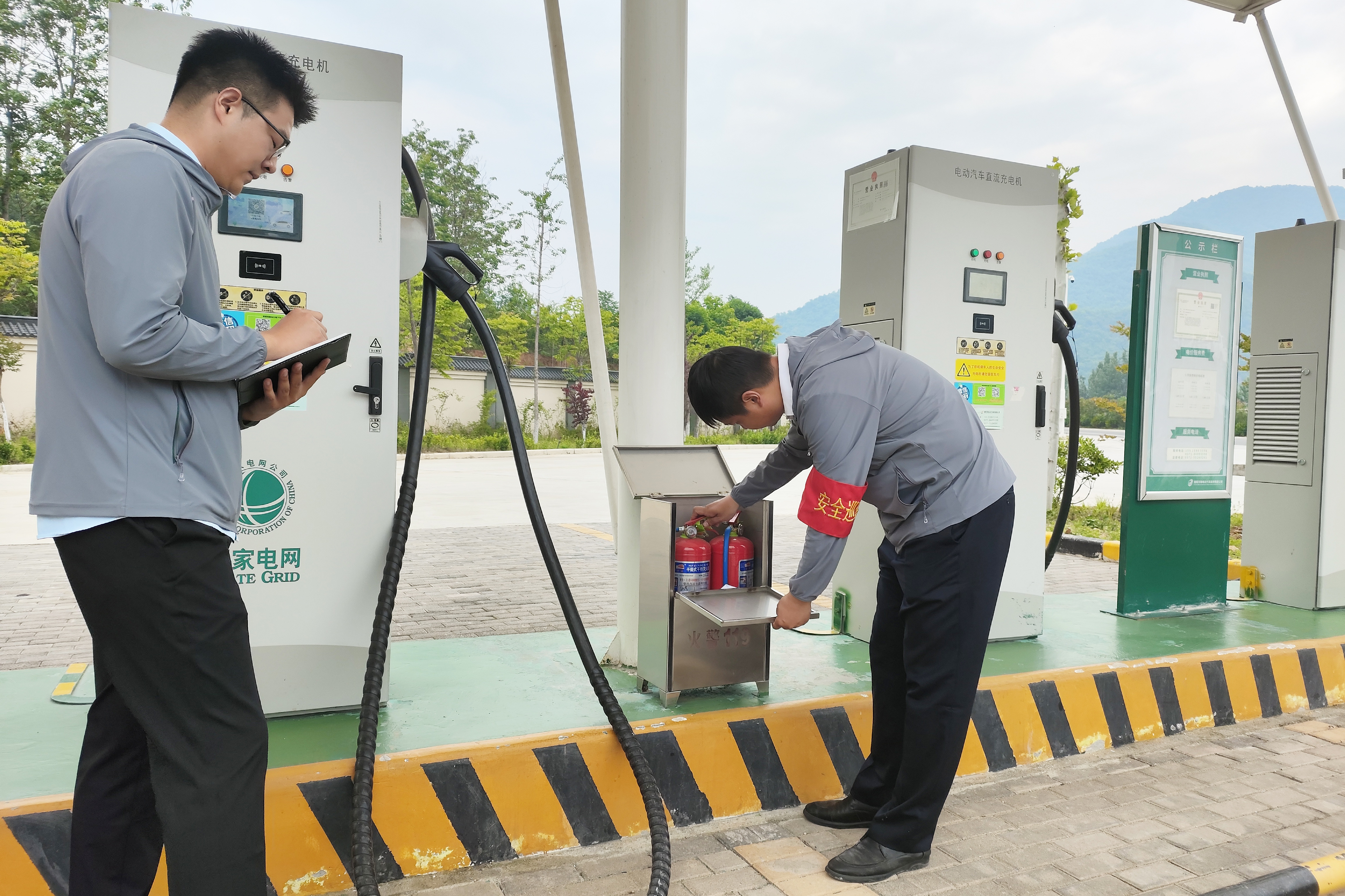 龍?zhí)稖戏諈^(qū)積極開展安全排查工作 (拍攝:馬萬樺 15136695334).jpg 龍?zhí)稖戏諈^(qū)積極開展安全排查工作 (拍攝:馬萬樺 15136695334).jpg